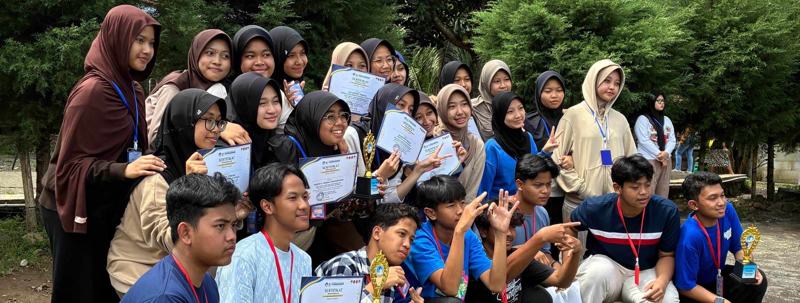 Foto Bersama OSIS SMA Islam Al Azhar 16